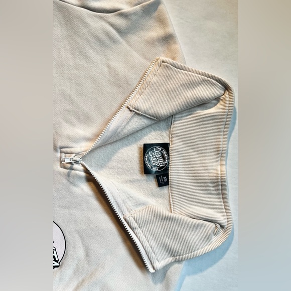 Santa Cruz Skateboards Women’s/Girls XS Light pink & cream - Picture 2 of 3